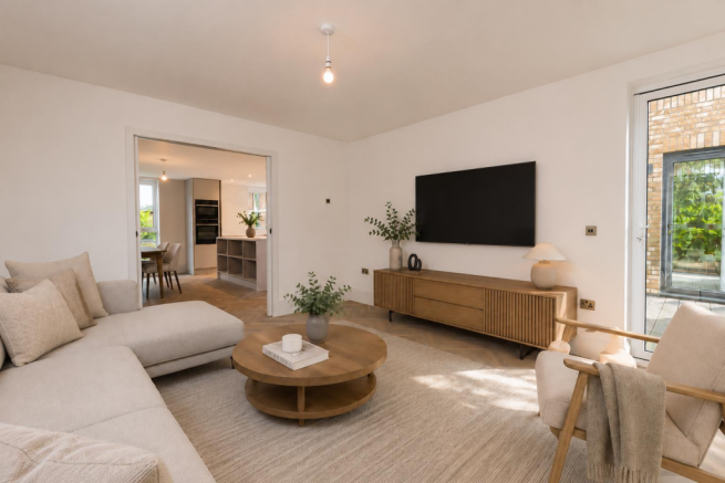 3 bed Apartment for sale Image 6