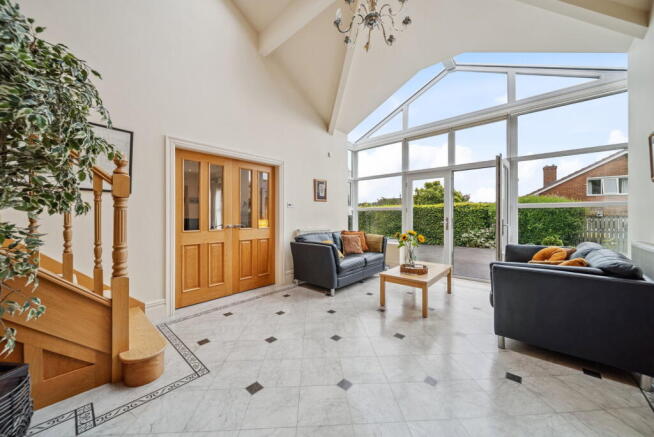 The Lodge, Parker Lane, Mirfield, WF14 photo 4