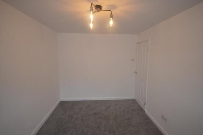 2 bed Maisonette to rent Image 9