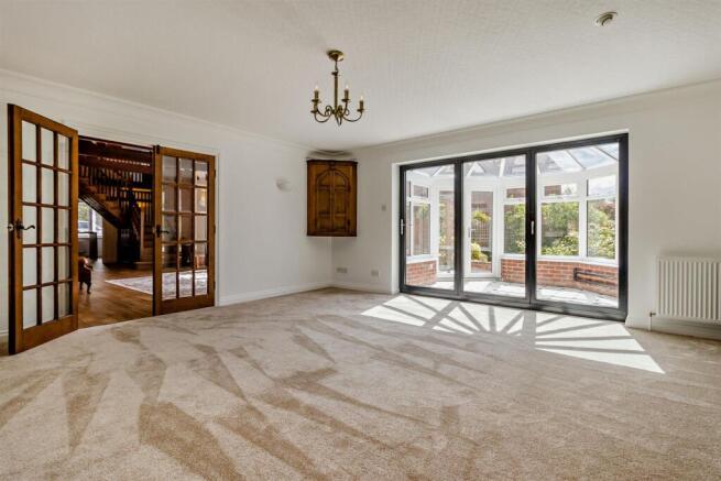 5 bed Detached for sale Image 8