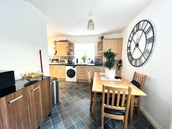 3 bed Detached to rent Image 6