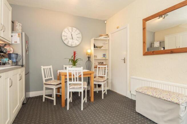 2 bed House to rent Image 9