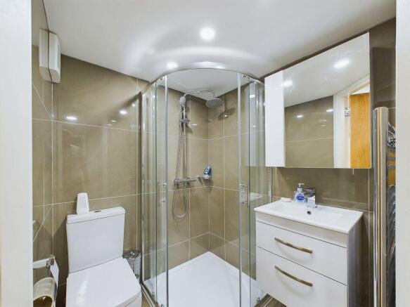 5 bed Apartment for sale Image 8