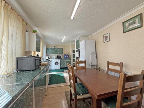 Lower Compton Road 98 - Kitchen Diner Front.jpg