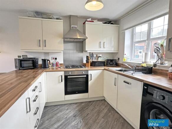 3 bed Semi-Detached for sale Image 4