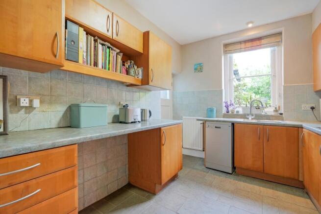 5 bed Semi-Detached for sale Image 10