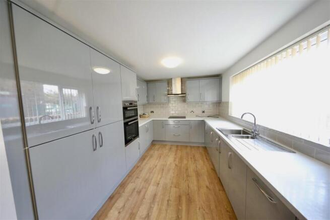 3 bed Detached Bungalow for sale Image 7