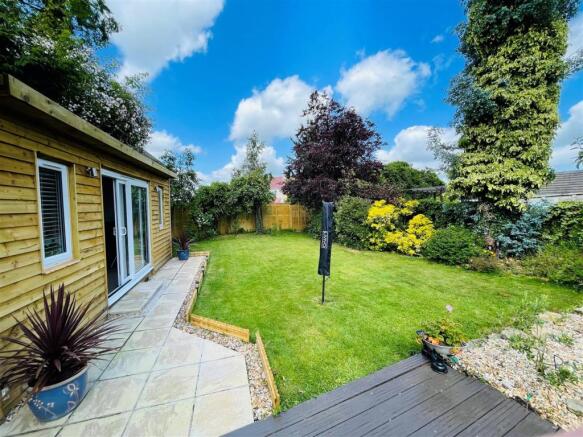 23churchgdn.jpg