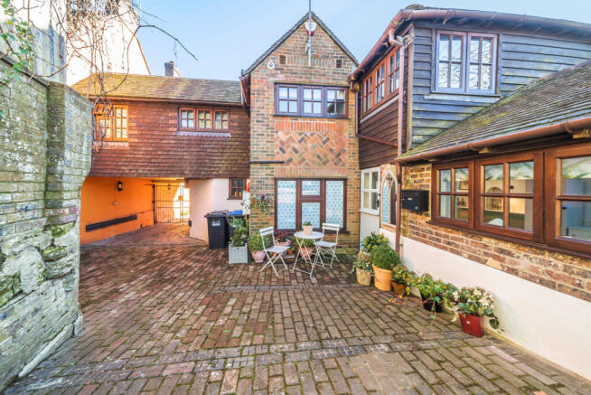 Courtyard garden with rear access to the cottage