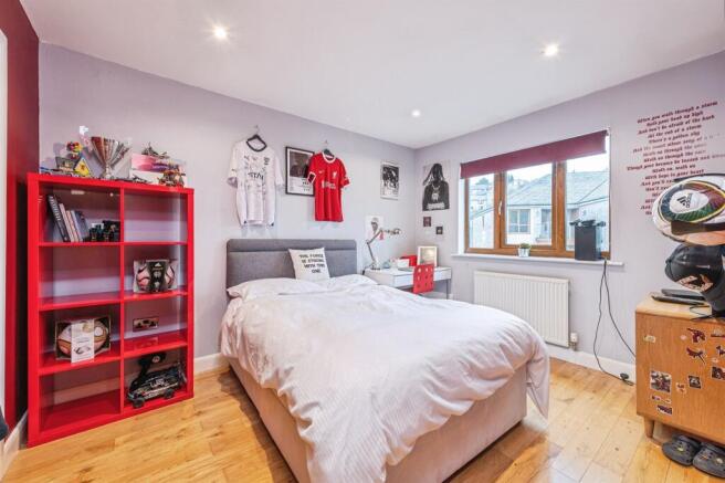 4 bed Town House for sale Image 11
