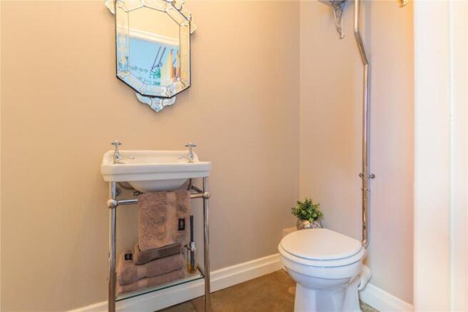 4 bed House for sale Image 11
