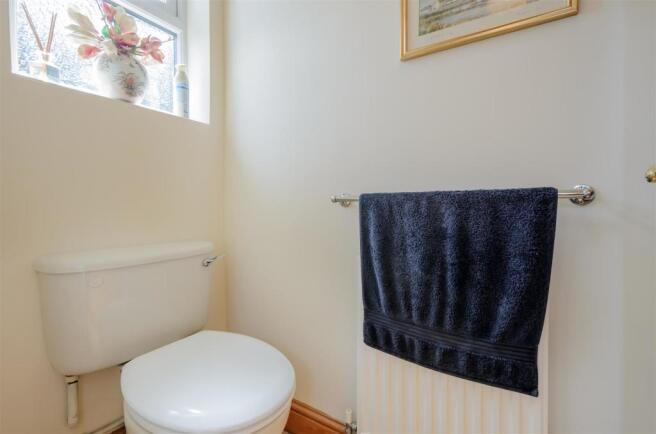 GUEST CLOAKROOM
