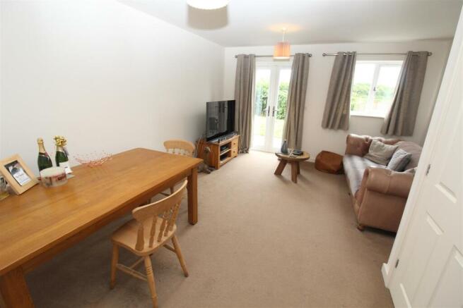 Lounge/ Dining Room