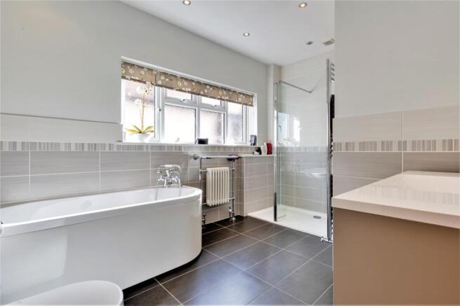 EN-SUITE BATHROOM