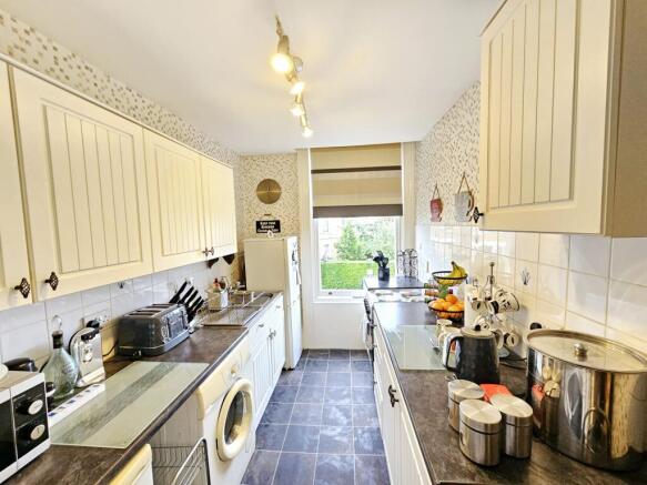 2 bed Flat for sale Image 4