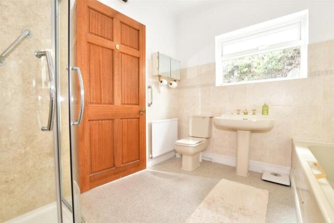 En-Suite Bathroom