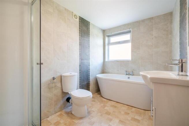 5 bed House to rent Image 10