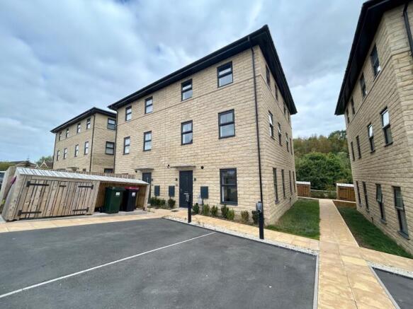 2 bed Semi-Detached to rent Image 11