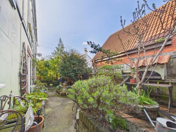 4 bed Detached for sale Image 5