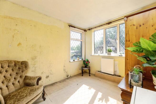 4 bed Semi-Detached for sale Image 11