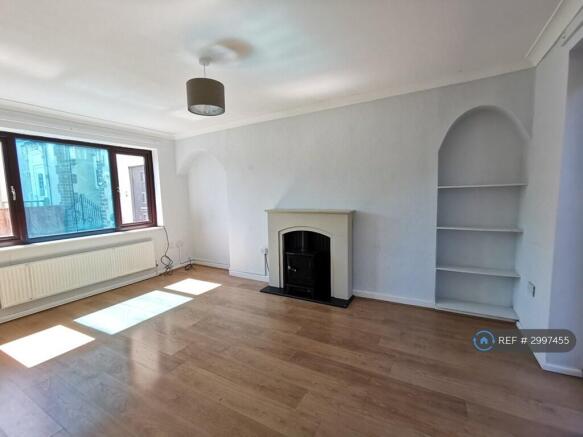 3 bed Semi-Detached to rent Image 4