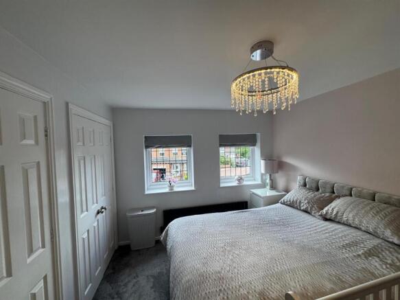4 bed Detached for sale Image 10