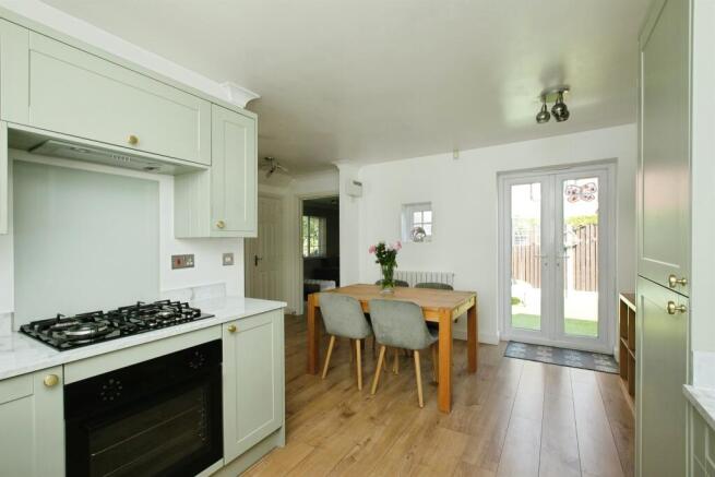 4 bed Semi-Detached for sale Image 7