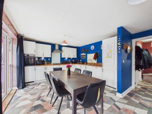 4 bed Detached for sale Image 5