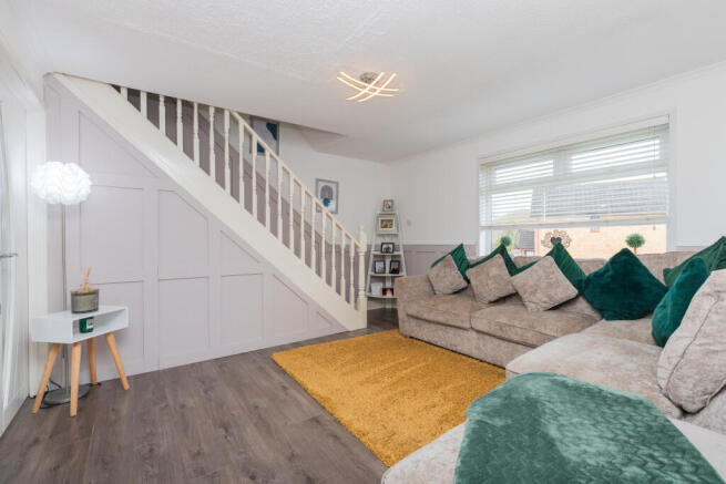 302 Ritchie park johnstone pa5 8jn L-3