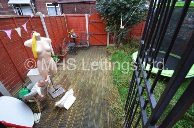 4 bed Terraced to rent Image 9