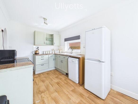 5 bed Detached for sale Image 12