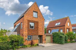 39, Elliotts Way, Horsted, Chatham ME4 6EF