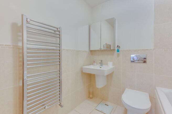 2 bed Flat for sale Image 10