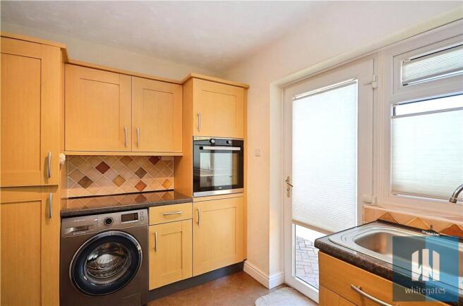 4 bed Semi-Detached to rent Image 9