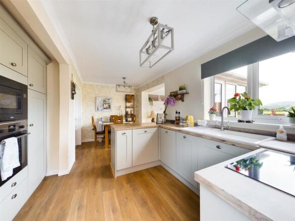 KITCHEN/ DINING ROOM