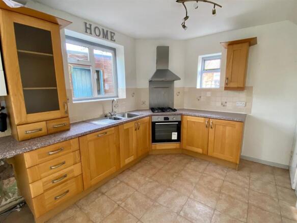 173 kitchen.jpg
