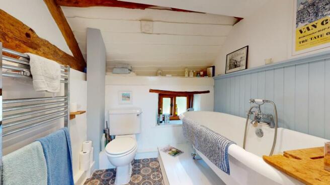 EN SUITE BATHROOM