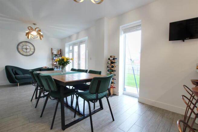 4 bed Detached for sale Image 11