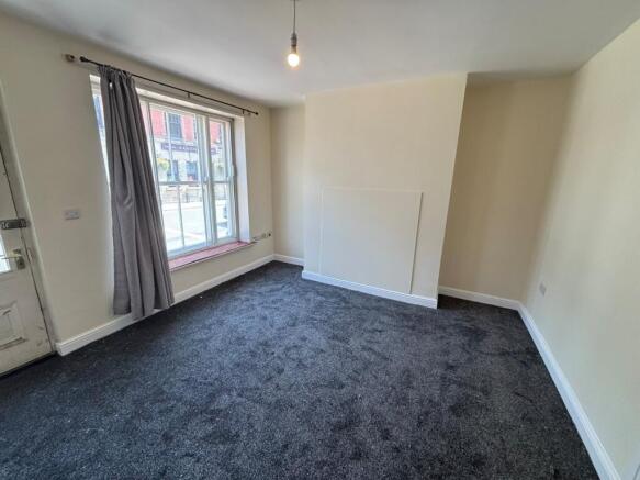2 bed Terraced to rent Image 4