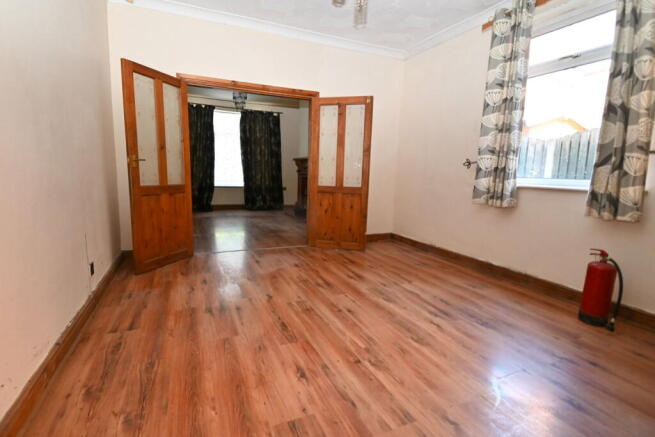 5 bed Semi-Detached for sale Image 5