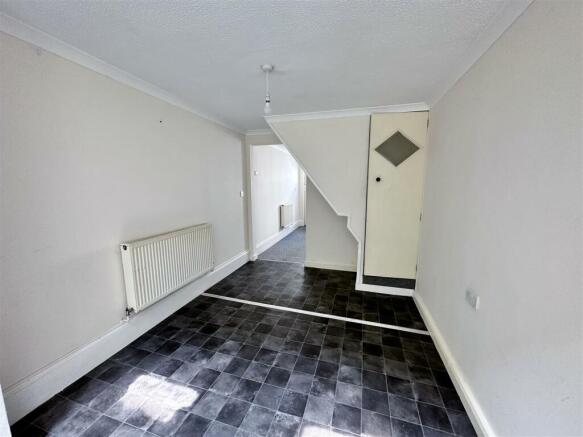 Kitchen/Dining Room: