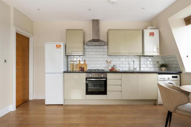 Eastwood Close, E18