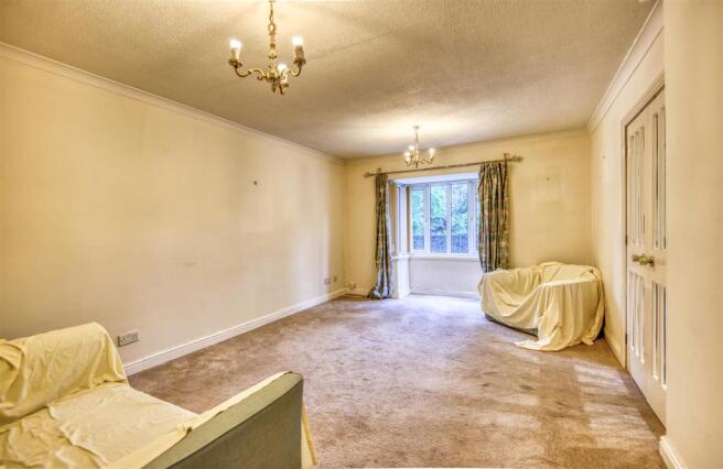 2 Living Room.jpg