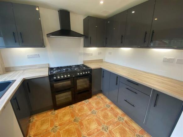 Kitchen 2.jpg