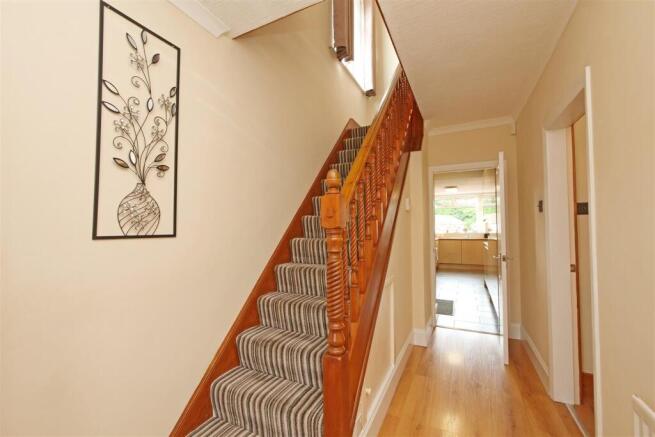 3 bed Semi-Detached for sale Image 8