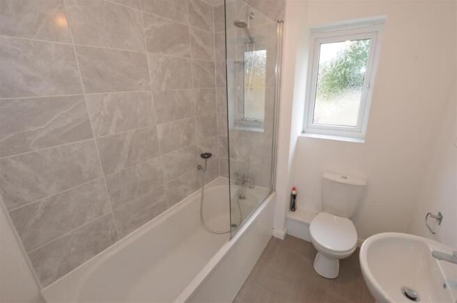 2 bed Semi-Detached to rent Image 6