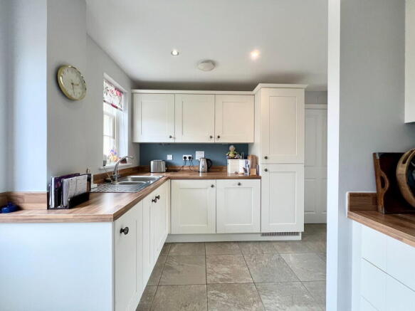 3 bed Terraced for sale Image 10