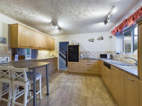 KITCHEN/BREAKFAST ROOM