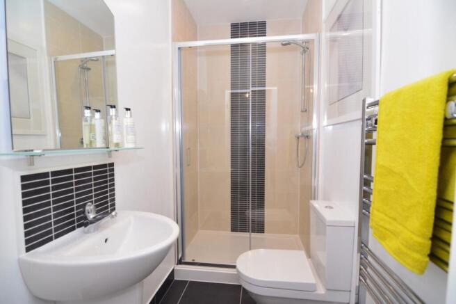 2 bed Flat for sale Image 7
