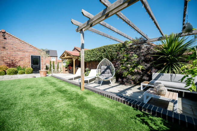 5 bed Detached for sale Image 4